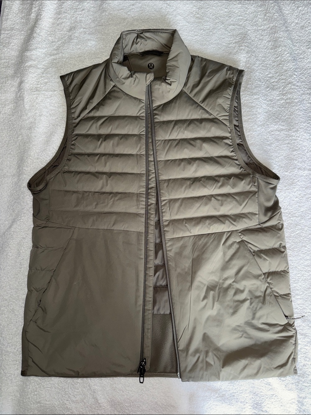 lululemon athletica Men's Olive Puffer Stretch-Side Vest